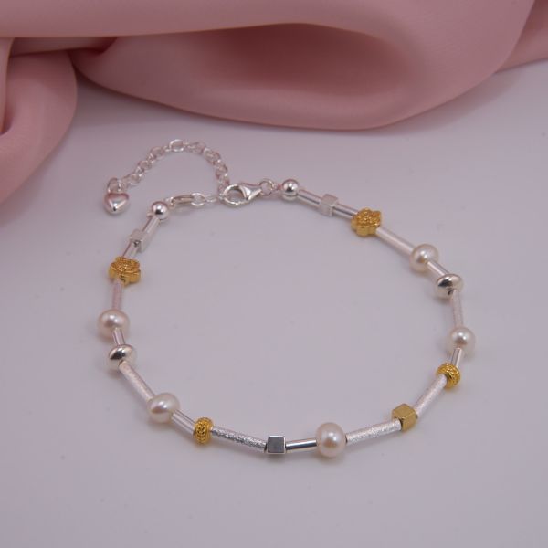 Bicolor Armband mit weißen Perlen